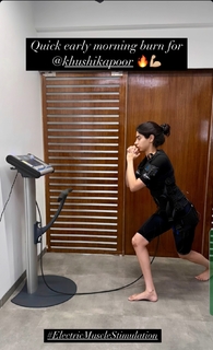 Khushi Kapoor feet photo 4