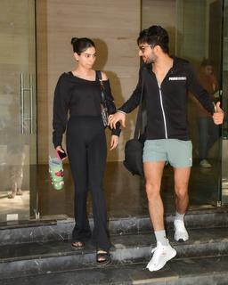 Khushi Kapoor feet photo 2