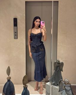 Khushi Kapoor feet photo 14
