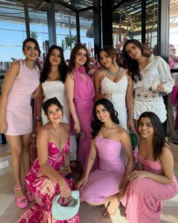 Khushi Kapoor feet photo 2