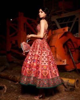 Khushi Kapoor feet photo 12
