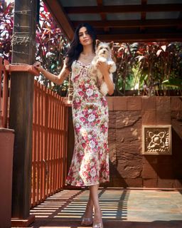Khushi Kapoor feet photo 2