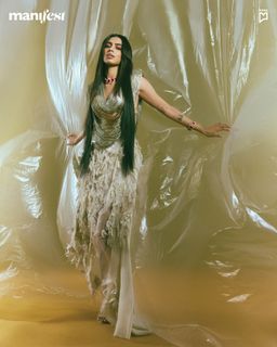 Khushi Kapoor feet photo 17
