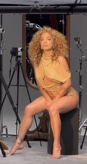 Kiana Ledé feet photo 6