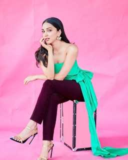 Kiara Advani feet photo thumbnail