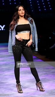 Kiara Advani feet photo thumbnail