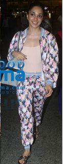 Kiara Advani feet photo thumbnail
