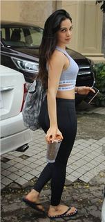 Kiara Advani feet photo thumbnail