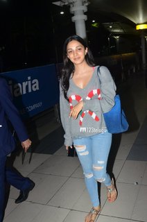 Kiara Advani feet photo thumbnail