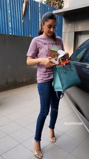 Kiara Advani feet photo thumbnail