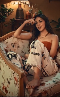 Kiara Advani feet photo thumbnail