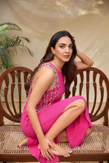 Kiara Advani feet photo thumbnail