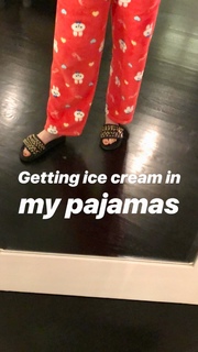 Kiernan Shipka feet photo thumbnail