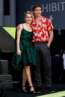 Kiernan Shipka feet photo thumbnail