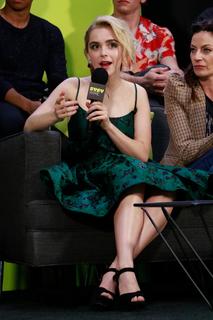 Kiernan Shipka feet photo thumbnail