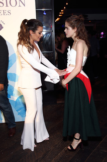 Kiernan Shipka feet photo thumbnail