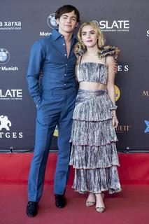 Kiernan Shipka feet photo thumbnail