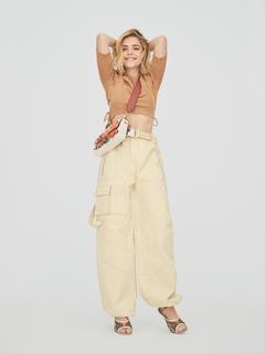 Kiernan Shipka feet photo thumbnail