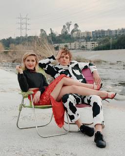 Kiernan Shipka feet photo thumbnail