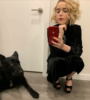 Kiernan Shipka feet photo thumbnail