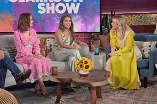 Kiernan Shipka feet photo thumbnail