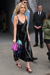 Kiernan Shipka feet photo thumbnail