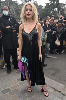 Kiernan Shipka feet photo thumbnail