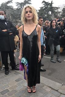 Kiernan Shipka feet photo thumbnail
