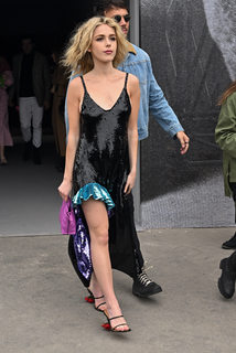 Kiernan Shipka feet photo thumbnail