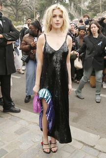 Kiernan Shipka feet photo thumbnail