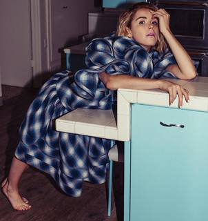 Kiernan Shipka feet photo thumbnail
