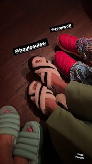 Kiernan Shipka feet photo thumbnail