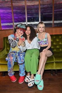 Kiernan Shipka feet photo thumbnail