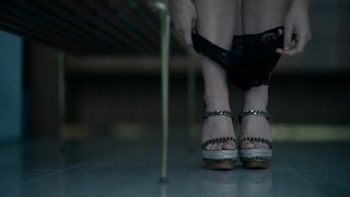 Kiernan Shipka feet photo thumbnail