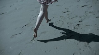Kiernan Shipka feet photo thumbnail