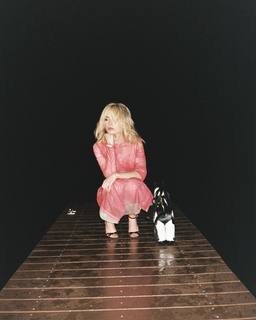 Kiernan Shipka feet photo thumbnail