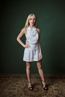 Kiernan Shipka feet photo thumbnail