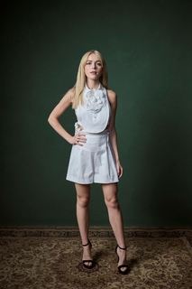 Kiernan Shipka feet photo thumbnail