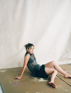 Kiernan Shipka feet photo thumbnail