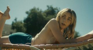 Kiernan Shipka feet photo thumbnail