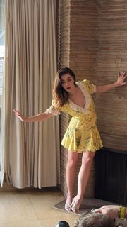 Kiernan Shipka feet photo 4