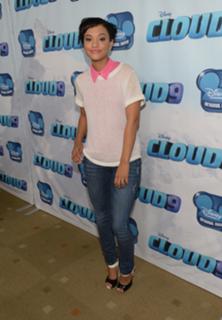 Kiersey Clemons feet photo thumbnail