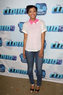 Kiersey Clemons feet photo thumbnail