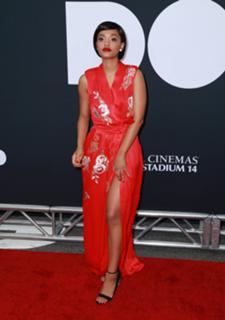 Kiersey Clemons feet photo thumbnail