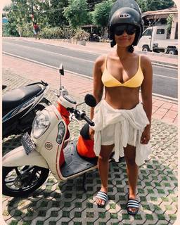 Kiersey Clemons feet photo thumbnail