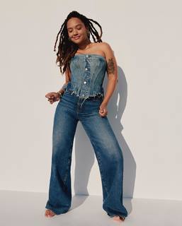 Kiersey Clemons feet photo thumbnail