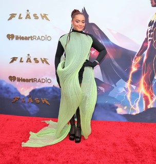 Kiersey Clemons feet photo thumbnail