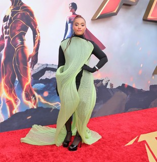 Kiersey Clemons feet photo thumbnail