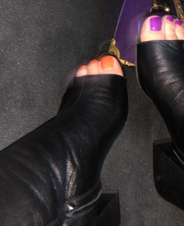 Kiiara feet photo 1