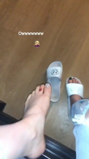 Kiiara feet photo 1